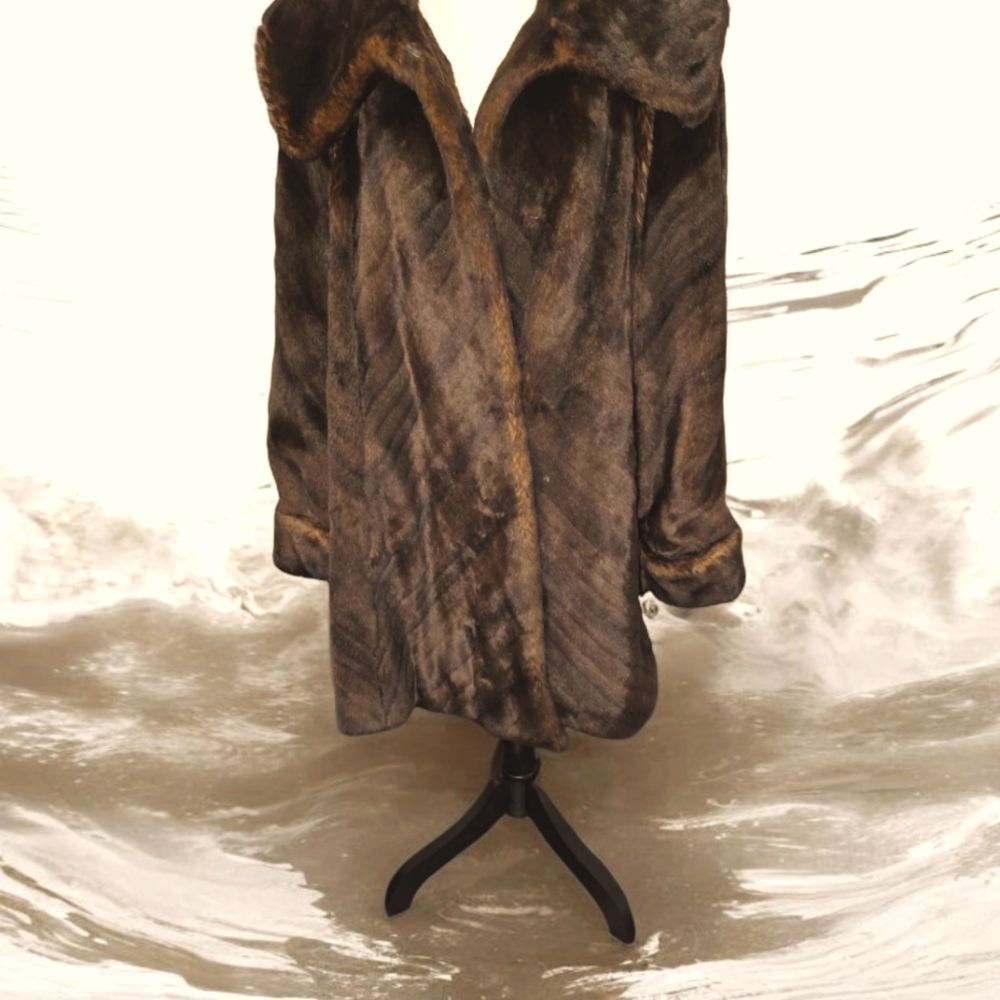 Jones New York Women’s Luxurious Faux Fur Coat